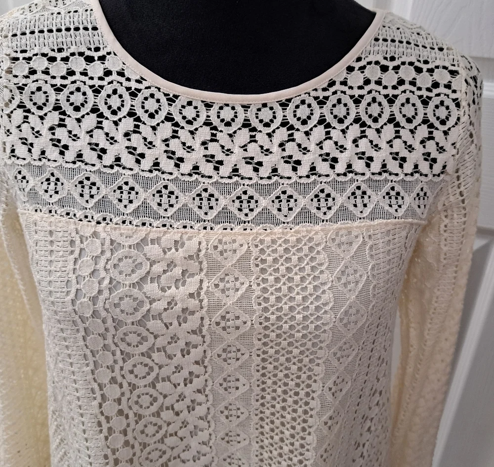 Hollister Lace Cream Top With Long Sleeves Size S